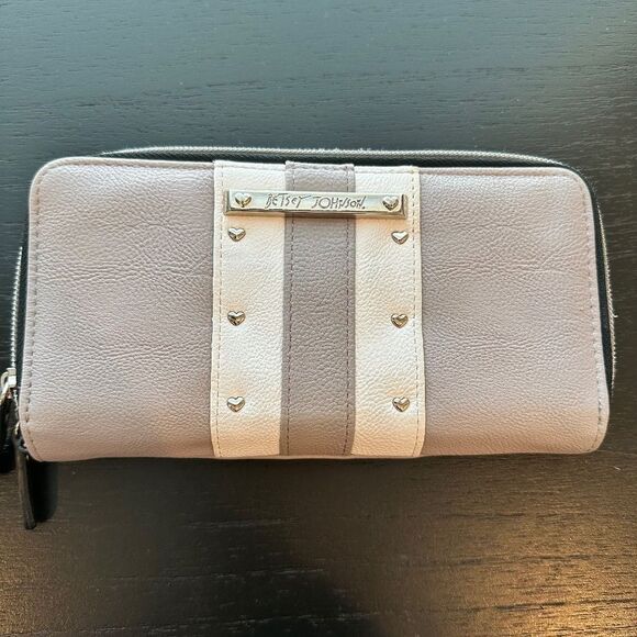 Betsey Johnson Grey Cream Leather Floral Zip Close Wallet - EUC - Picture 1 of 5